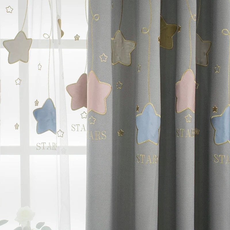 Rideau enfant occultant étoilé et coloré