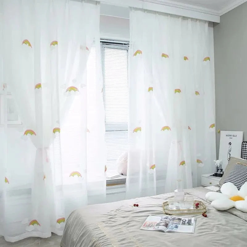 Rideau enfant voilage à motifs arc-en-ciel
