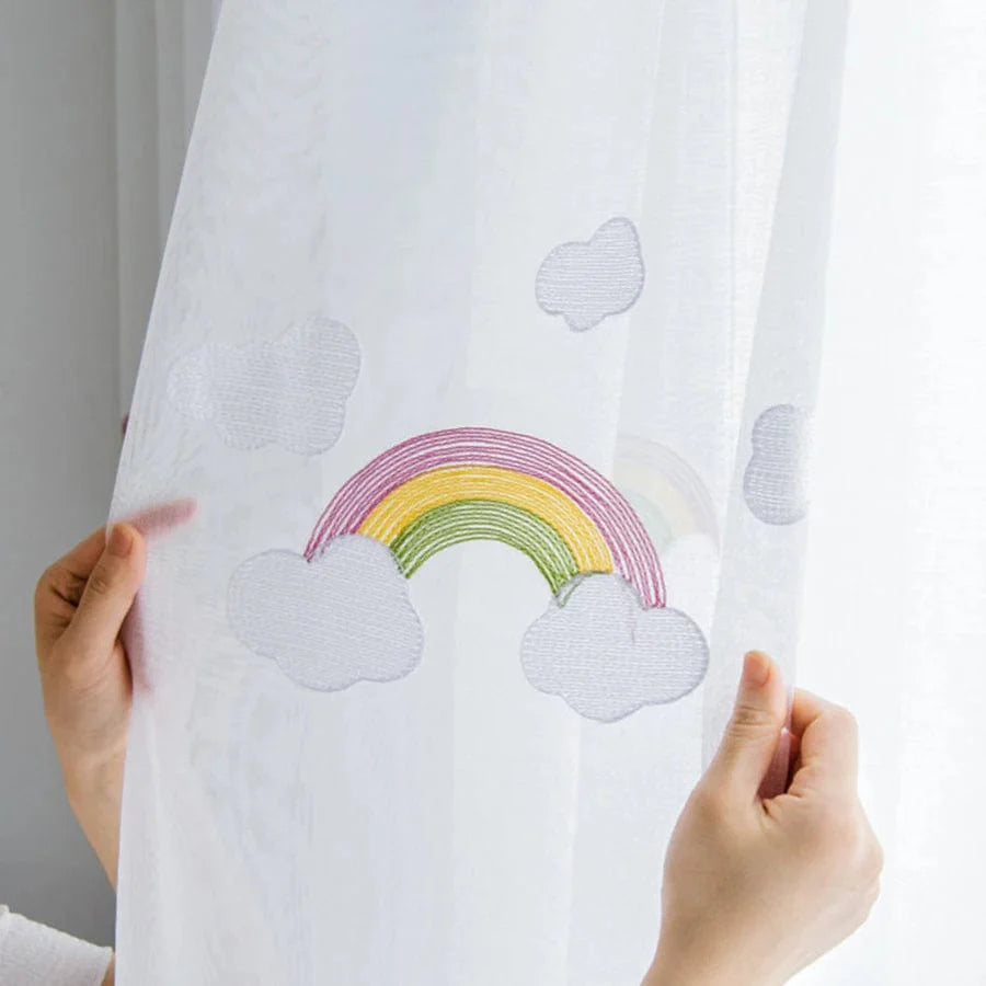 Rideau enfant voilage à motifs arc-en-ciel