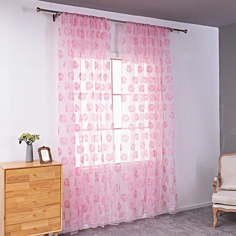 Voilage rose à motifs roses