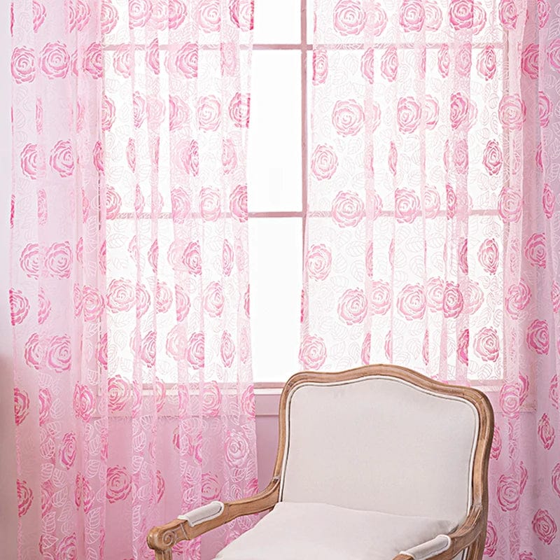 Voilage rose à motifs roses