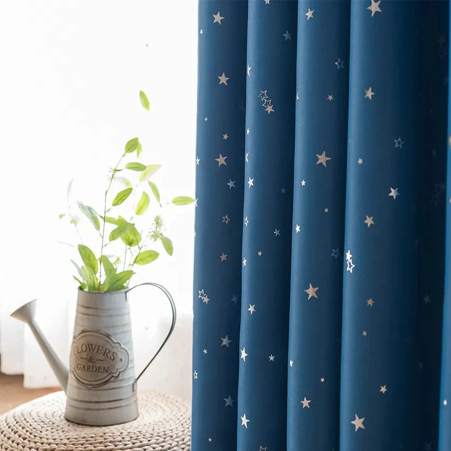 Rideau enfant occultant bleu à étoiles