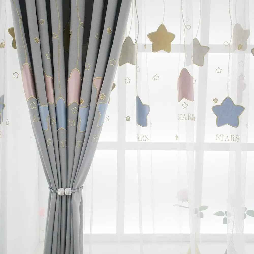 Rideau enfant occultant étoilé et coloré