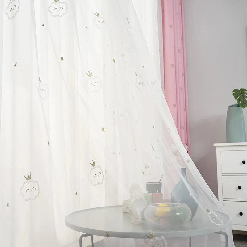Rideau enfant voilage à nuages colorés