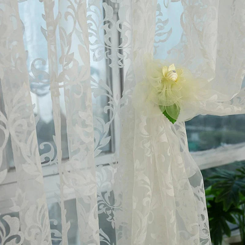 Voilage blanc à motifs floral